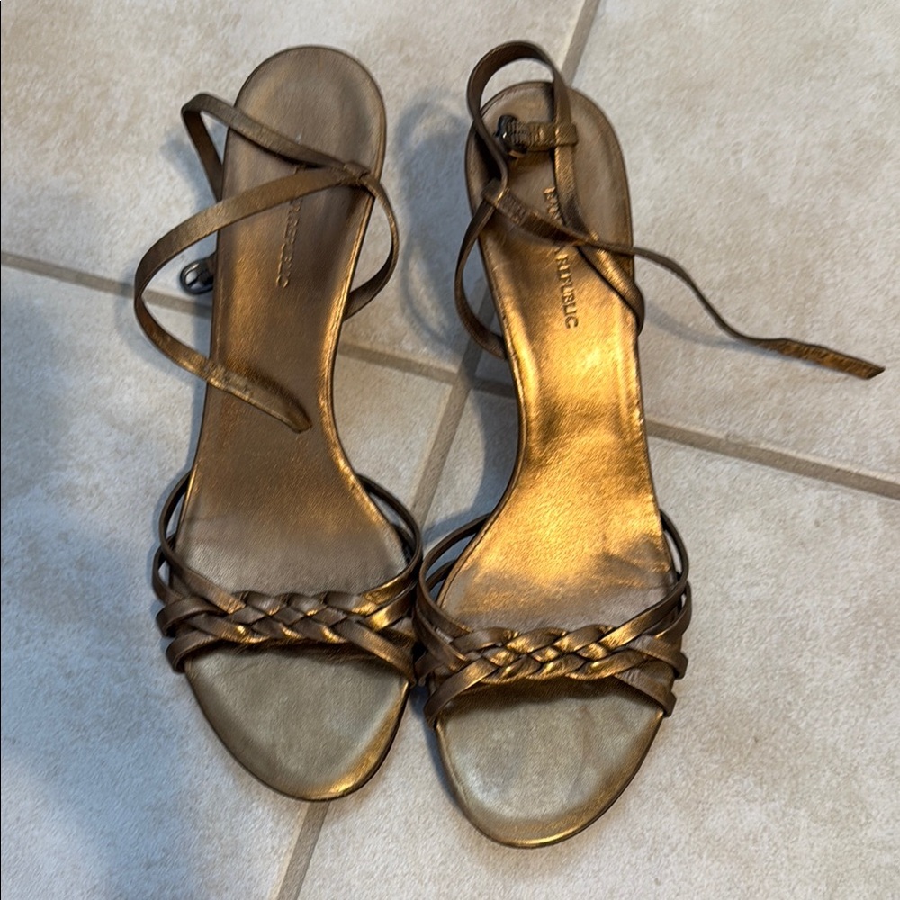 Banana Republic - size 9.5 - leather upper- leather sole/leather lining - Brazil